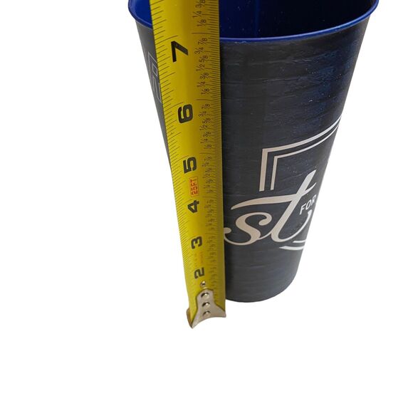 New York Yankees Duffle/Weekend/Gym Bag With Bonus Souvenir “Quest For 28” Cup - Picture 13 of 13